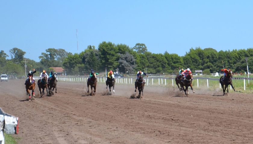 Fotos, videos y Resultados del Hipódromo de Santa Rosa del domingo 9 de febrero