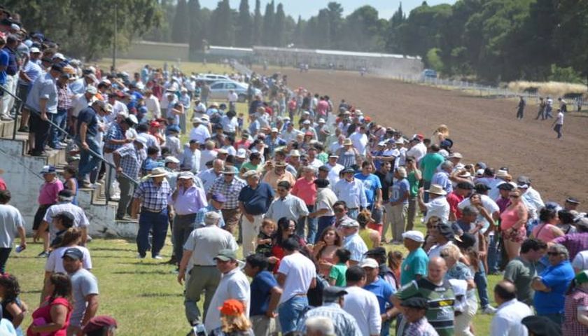 Imágenes, Videos y Resultados del Club Hípico y Social Las Sierras de Tornquist, del domingo 1 de marzo